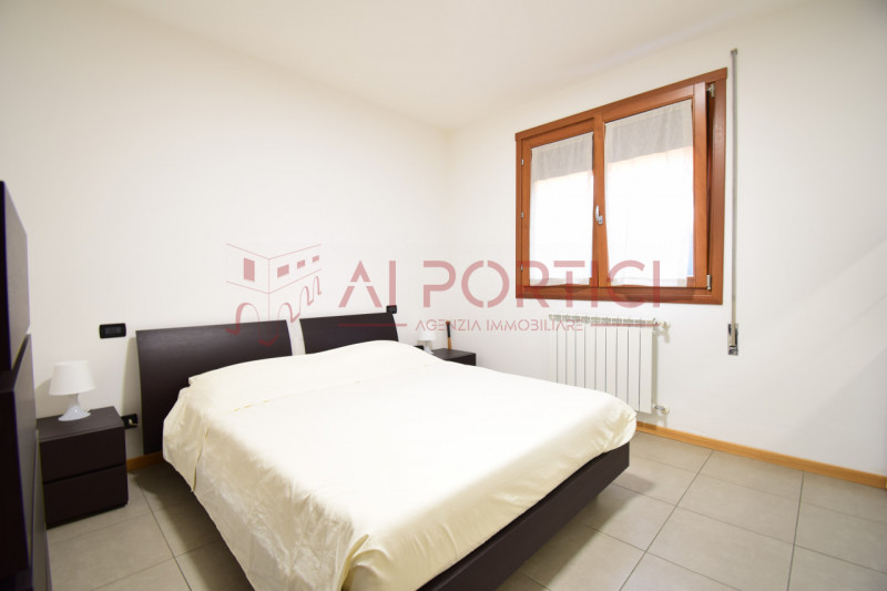 CAMPOLONGO MAGGIORE - APPARTAMENTO ARREDATO al piano terra con ingresso e giardino totalmente ind...