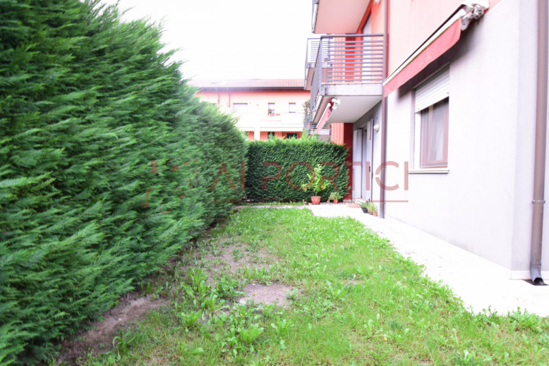 CAMPOLONGO MAGGIORE - APPARTAMENTO ARREDATO al piano terra con ingresso e giardino totalmente ind...