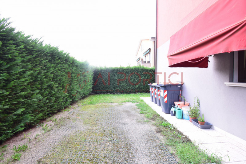 CAMPOLONGO MAGGIORE - APPARTAMENTO ARREDATO al piano terra con ingresso e giardino totalmente ind...