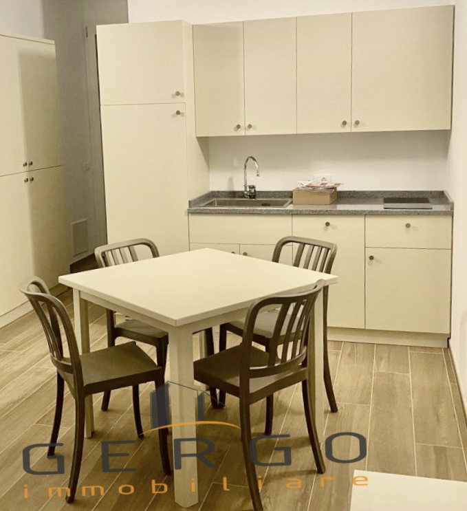 (Per INFO 3316190143) A Camposampiero, in zona centrale e vicino all'ospedale, proponiamo in affi...