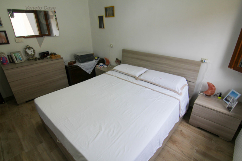 Nel centro storico di Adria, proponiamo in vendita un appartamento situato al primo piano di una ...