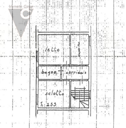 Nel centro storico di Adria, proponiamo in vendita un appartamento situato al primo piano di una ...