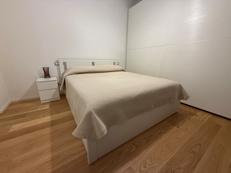 CENTRO STORICO: TRICAMERE RISTRUTTURATO CON TERRAZZA, SOFFITTA E CANTINA. ARREDATO. EURO 1.000 ME...