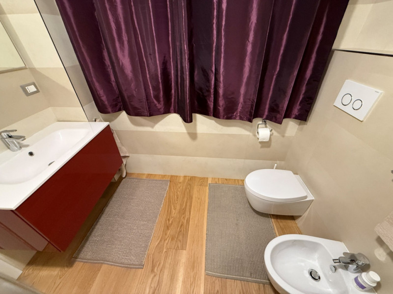 CENTRO STORICO: TRICAMERE RISTRUTTURATO CON TERRAZZA, SOFFITTA E CANTINA. ARREDATO. EURO 1.000 ME...