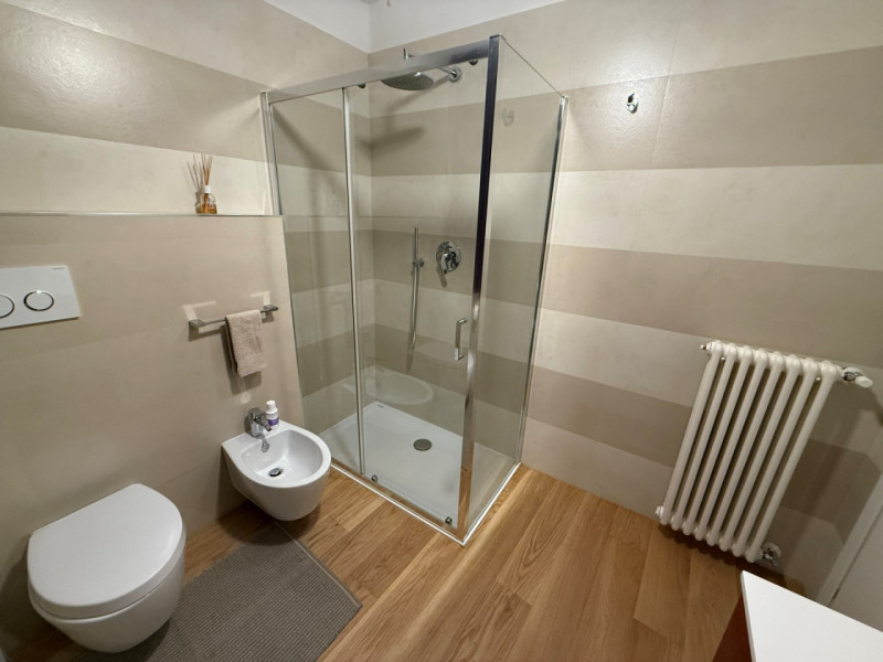 CENTRO STORICO: TRICAMERE RISTRUTTURATO CON TERRAZZA, SOFFITTA E CANTINA. ARREDATO. EURO 1.000 ME...