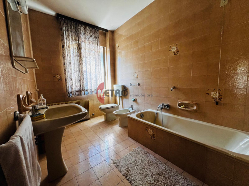 Casa plurifamiliare in vendita in via Giara, Recoaro Terme
Posizione
L’immobile si trova in via G...