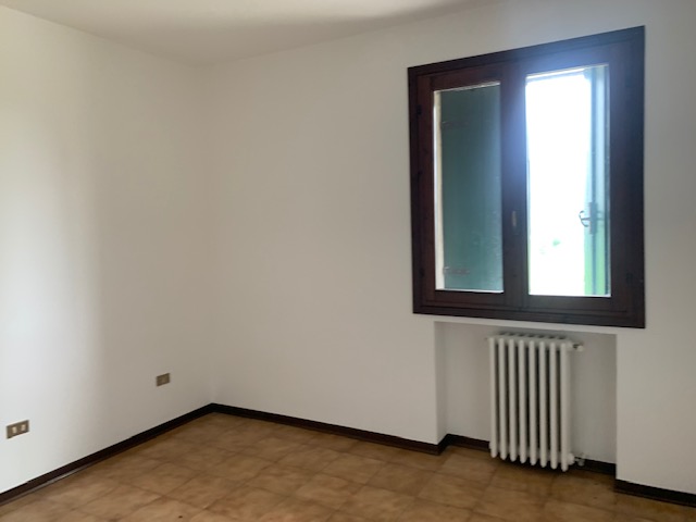 LOVOLO DI ALBETTONE (VI) Appartamento al piano 2° ed ultimo, con ingresso, soggiorno-cottura, 3 c...