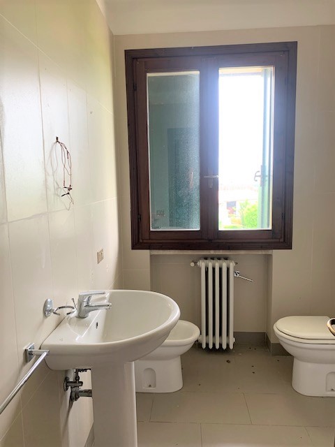 LOVOLO DI ALBETTONE (VI) Appartamento al piano 2° ed ultimo, con ingresso, soggiorno-cottura, 3 c...