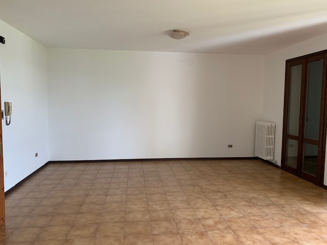 LOVOLO DI ALBETTONE (VI) Appartamento al piano 2° ed ultimo, con ingresso, soggiorno-cottura, 3 c...