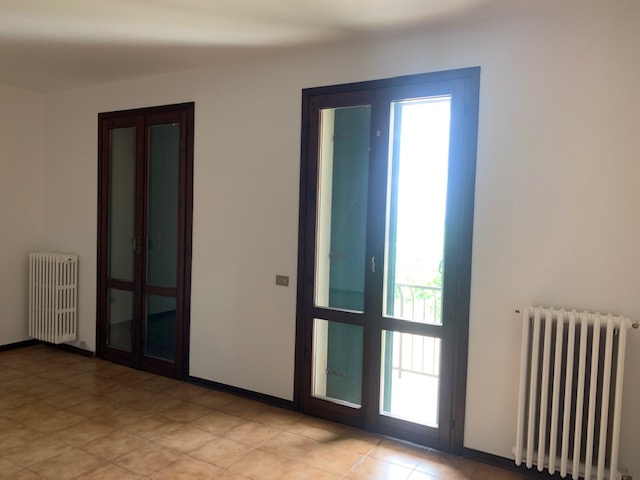 LOVOLO DI ALBETTONE (VI) Appartamento al piano 2° ed ultimo, con ingresso, soggiorno-cottura, 3 c...