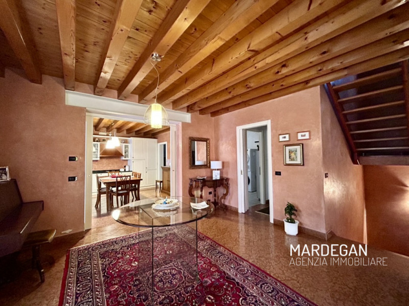 NOSTRA ESCLUSIVA! In zona centrale a Galliera Veneta, proponiamo in vendita un'abitazione indipen...