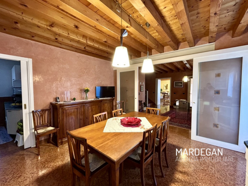 NOSTRA ESCLUSIVA! In zona centrale a Galliera Veneta, proponiamo in vendita un'abitazione indipen...