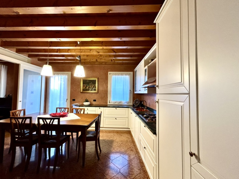 In zona centrale a Galliera Veneta, proponiamo in vendita un'abitazione indipendente completament...