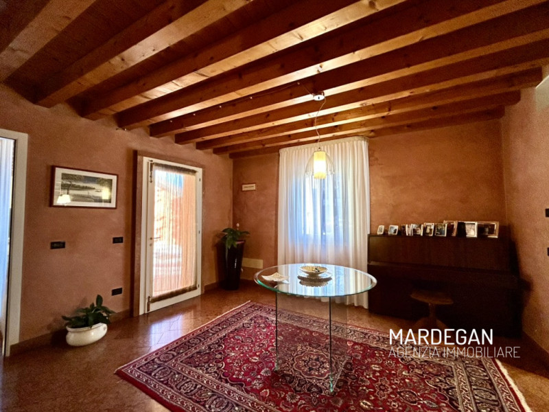 NOSTRA ESCLUSIVA! In zona centrale a Galliera Veneta, proponiamo in vendita un'abitazione indipen...