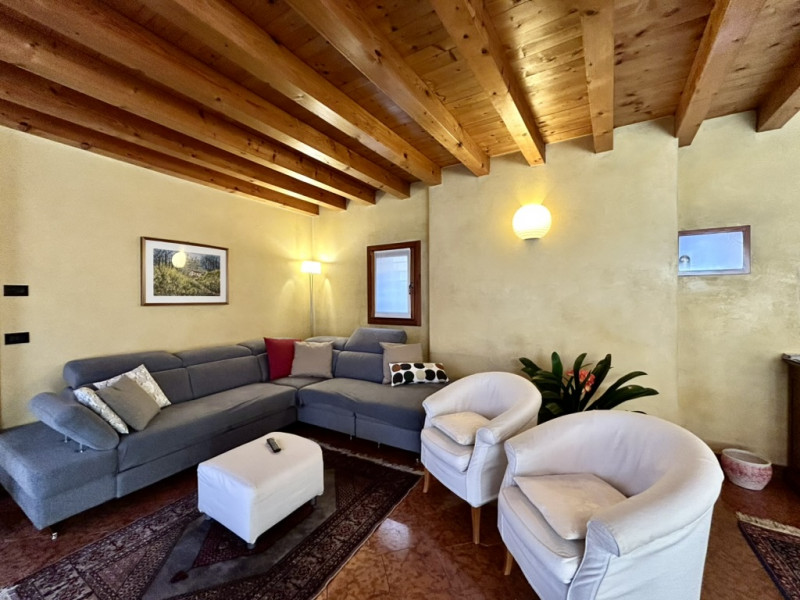 In zona centrale a Galliera Veneta, proponiamo in vendita un'abitazione indipendente completament...