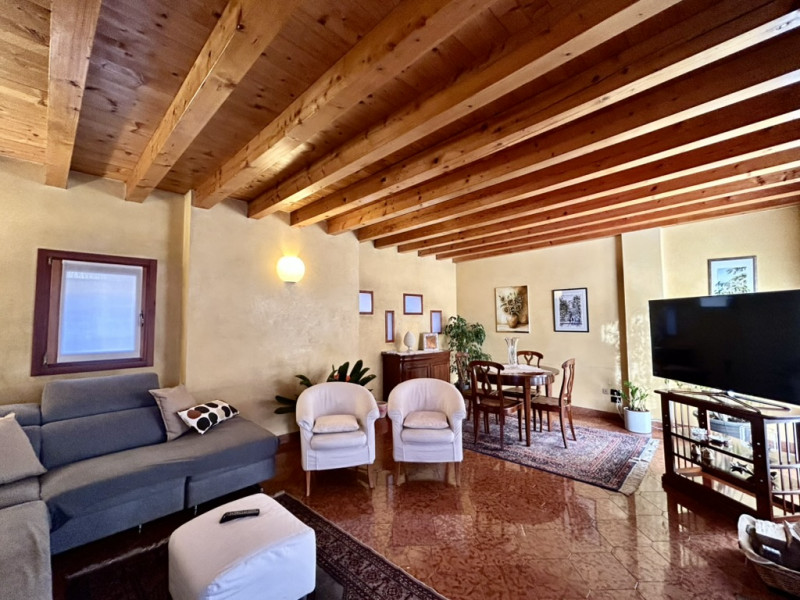 In zona centrale a Galliera Veneta, proponiamo in vendita un'abitazione indipendente completament...