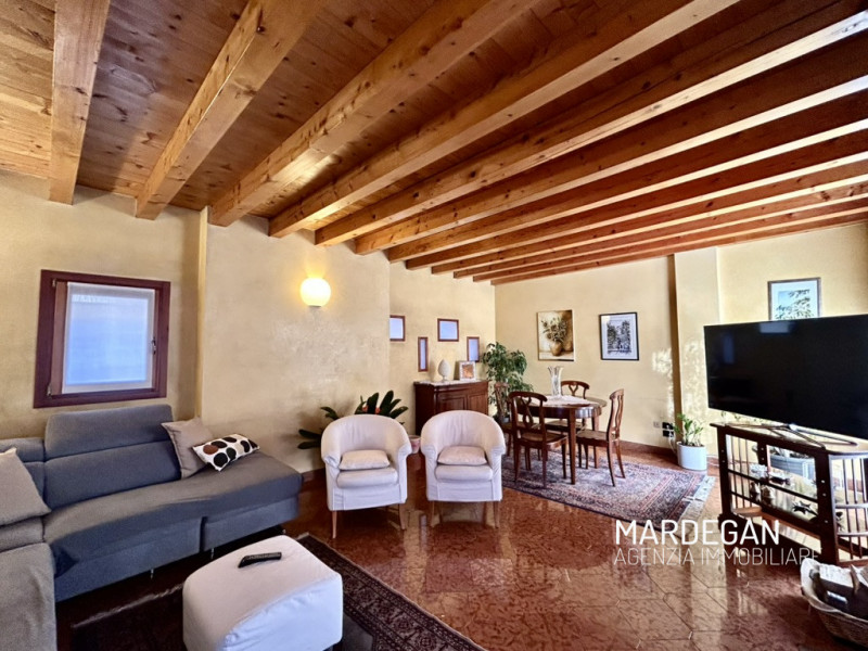 NOSTRA ESCLUSIVA! In zona centrale a Galliera Veneta, proponiamo in vendita un'abitazione indipen...