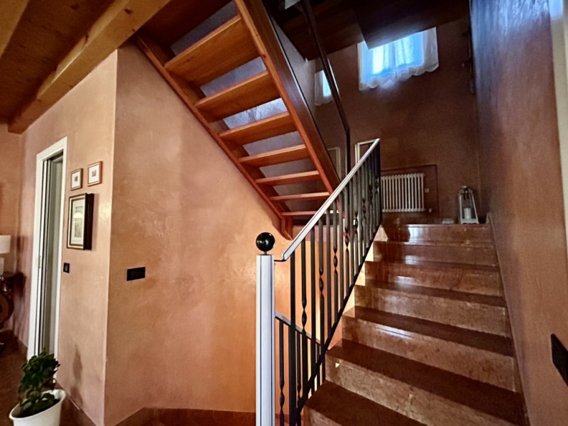 In zona centrale a Galliera Veneta, proponiamo in vendita un'abitazione indipendente completament...