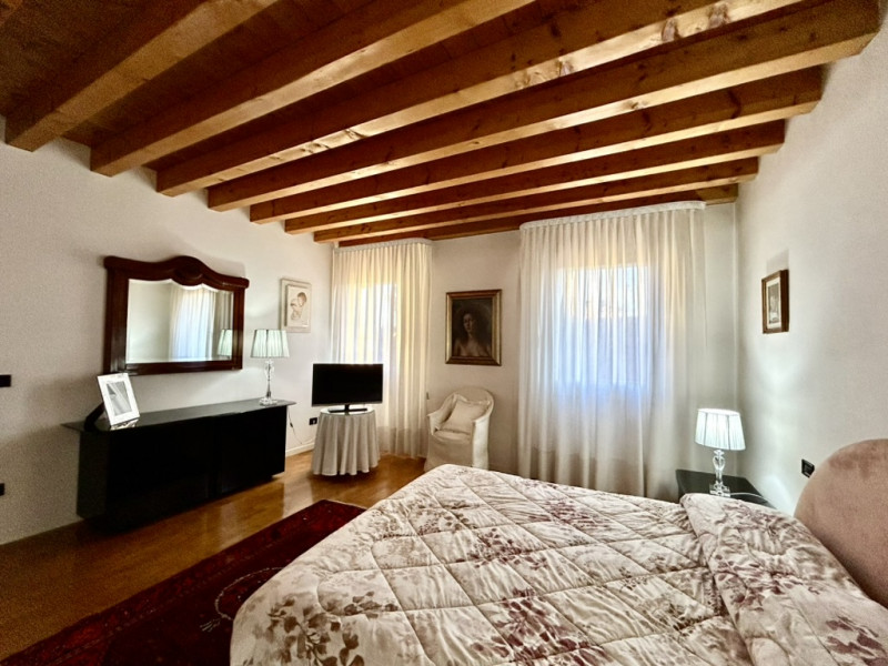 In zona centrale a Galliera Veneta, proponiamo in vendita un'abitazione indipendente completament...