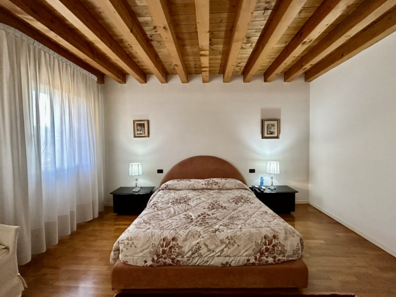 In zona centrale a Galliera Veneta, proponiamo in vendita un'abitazione indipendente completament...