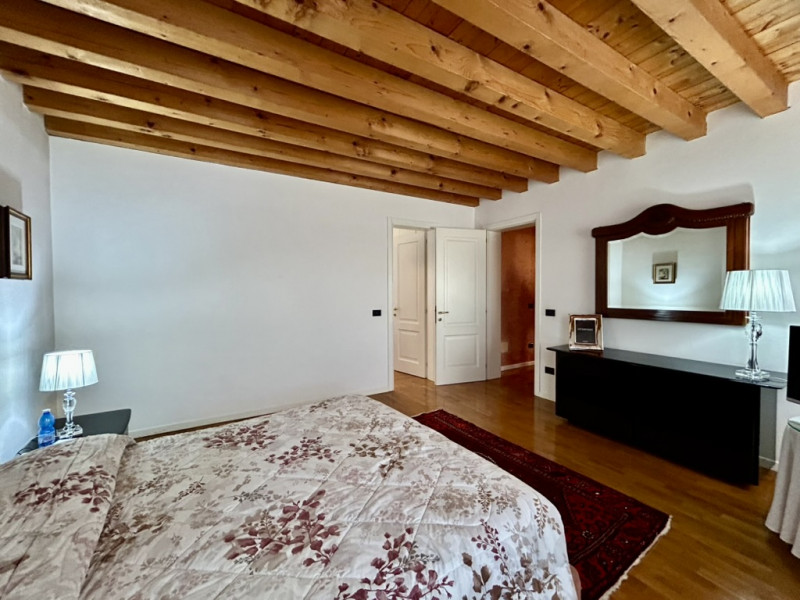 In zona centrale a Galliera Veneta, proponiamo in vendita un'abitazione indipendente completament...