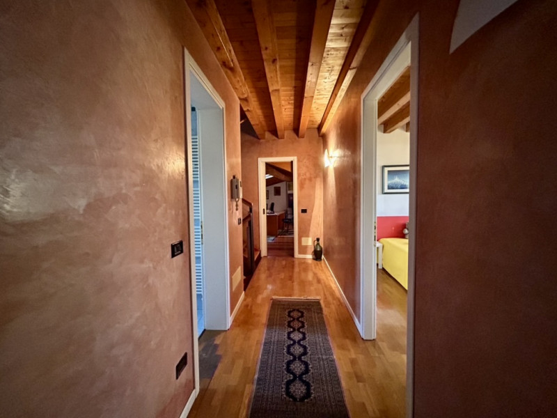 In zona centrale a Galliera Veneta, proponiamo in vendita un'abitazione indipendente completament...