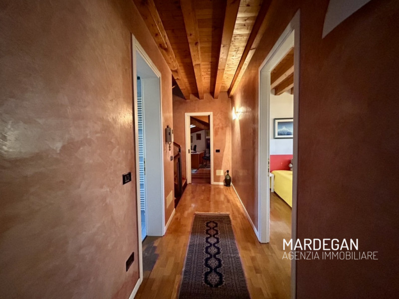 NOSTRA ESCLUSIVA! In zona centrale a Galliera Veneta, proponiamo in vendita un'abitazione indipen...