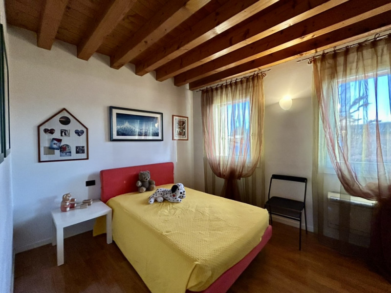 In zona centrale a Galliera Veneta, proponiamo in vendita un'abitazione indipendente completament...