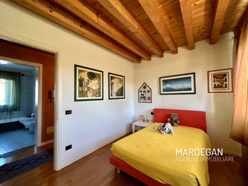 NOSTRA ESCLUSIVA! In zona centrale a Galliera Veneta, proponiamo in vendita un'abitazione indipen...