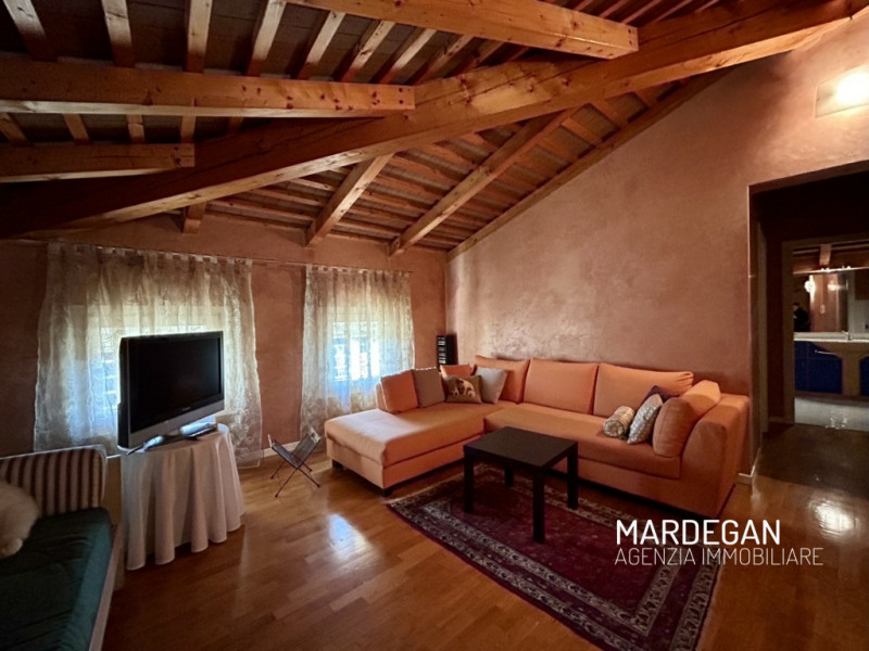 NOSTRA ESCLUSIVA! In zona centrale a Galliera Veneta, proponiamo in vendita un'abitazione indipen...