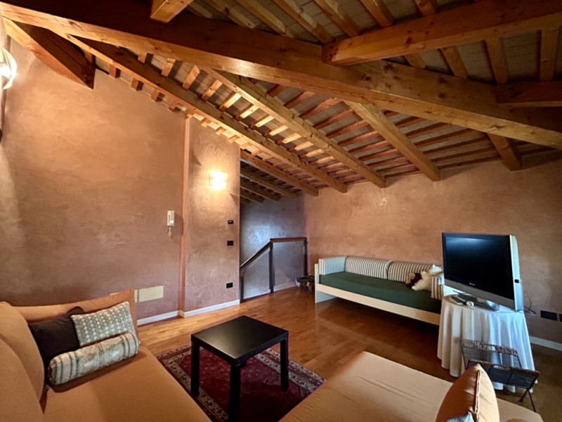 In zona centrale a Galliera Veneta, proponiamo in vendita un'abitazione indipendente completament...