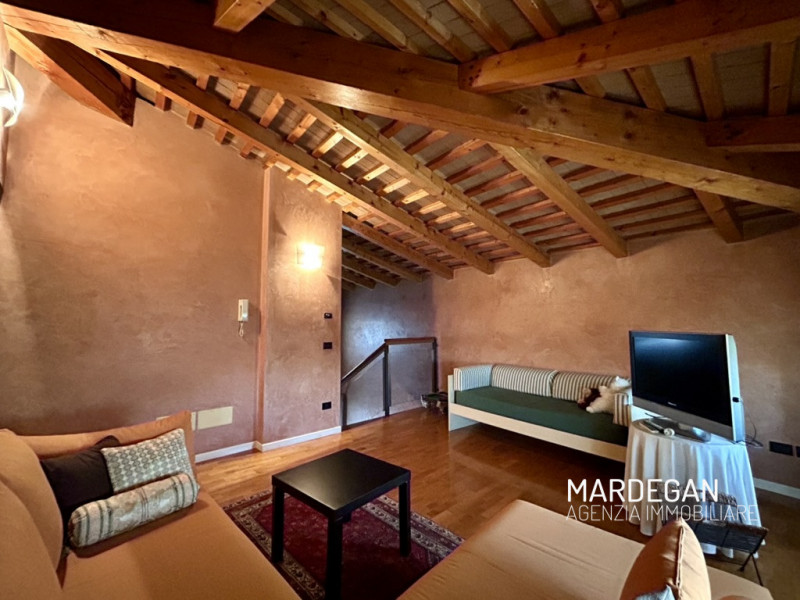 NOSTRA ESCLUSIVA! In zona centrale a Galliera Veneta, proponiamo in vendita un'abitazione indipen...