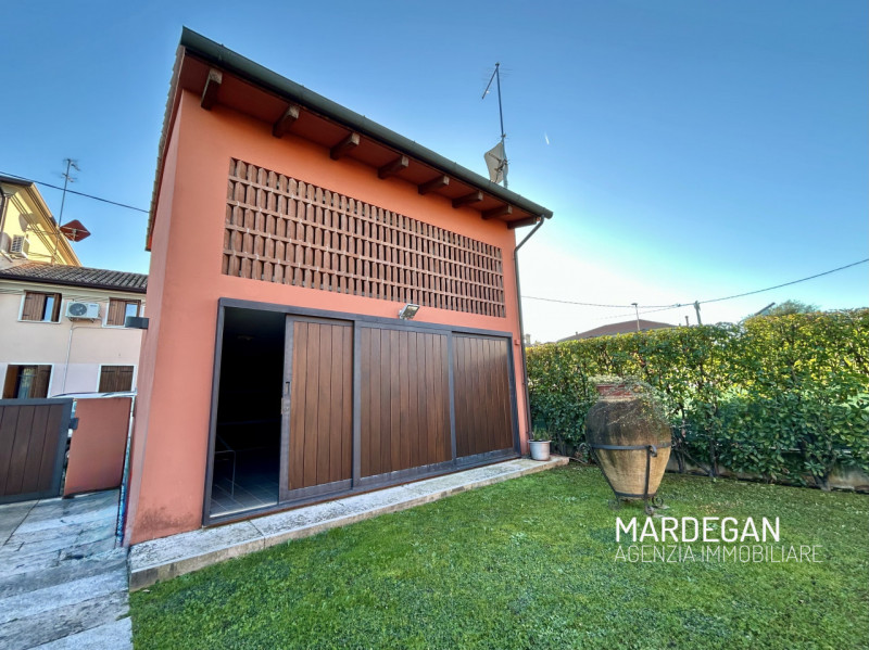 NOSTRA ESCLUSIVA! In zona centrale a Galliera Veneta, proponiamo in vendita un'abitazione indipen...