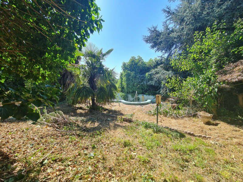 Nel cuore dei Colli Euganei, a pochi passi dal centro storico di Teolo, proponiamo in vendita un’...