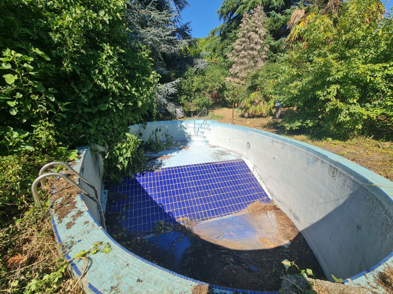 Nel cuore dei Colli Euganei, a pochi passi dal centro storico di Teolo, proponiamo in vendita un’...