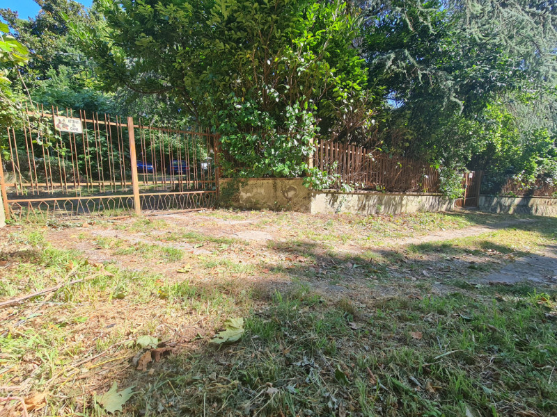 Nel cuore dei Colli Euganei, a pochi passi dal centro storico di Teolo, proponiamo in vendita un’...