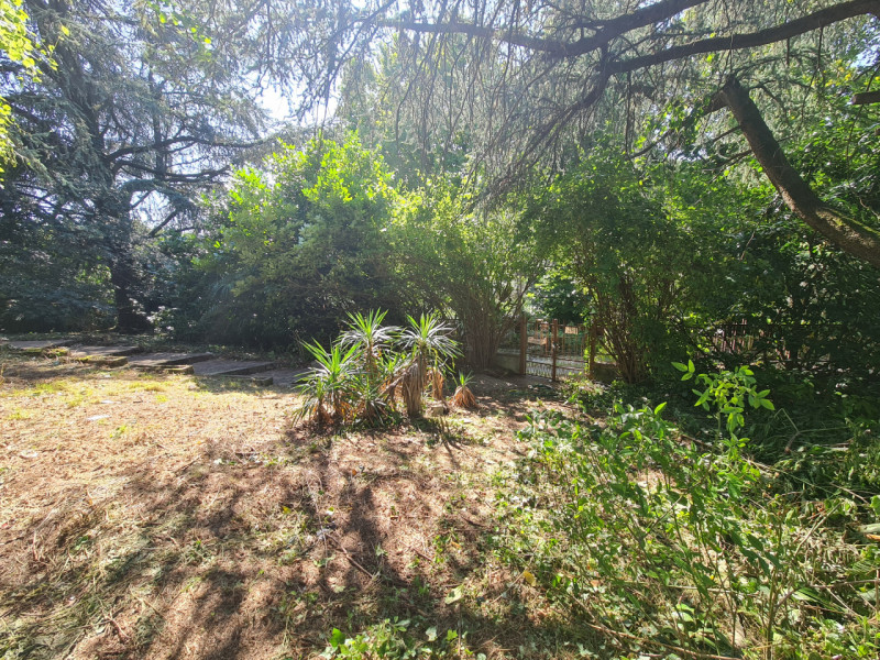 Nel cuore dei Colli Euganei, a pochi passi dal centro storico di Teolo, proponiamo in vendita un’...