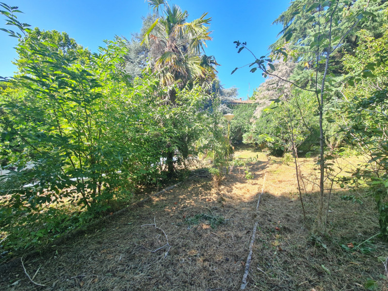 Nel cuore dei Colli Euganei, a pochi passi dal centro storico di Teolo, proponiamo in vendita un’...