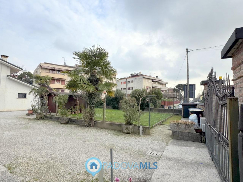 Immobile in esclusiva al Gruppo Padova MLS

In ottima posizione comodissima ai servizi, introvabi...