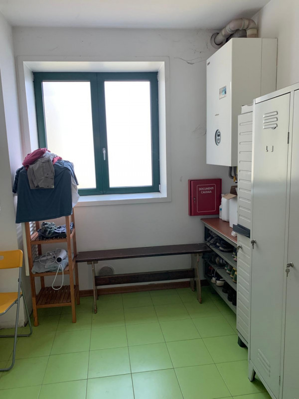 Riferimento per l'agenzia AC0980 CADONEGHE-ZONA BRAGNI PORZIONE DI CAPANNONE DI 440 MQ, piano ter...