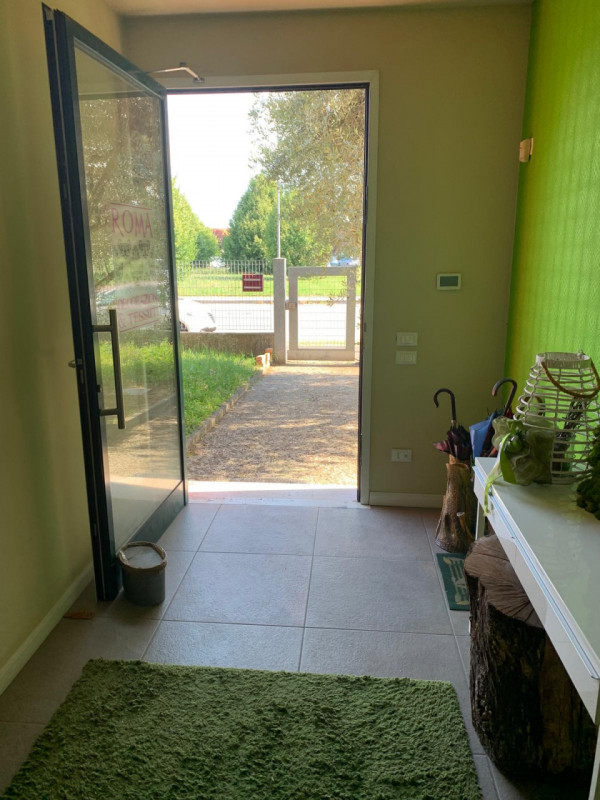 Riferimento per l'agenzia AC0980 CADONEGHE-ZONA BRAGNI PORZIONE DI CAPANNONE DI 440 MQ, piano ter...