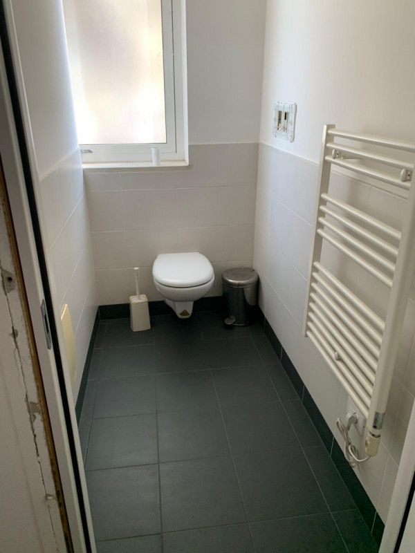 Riferimento per l'agenzia AC0980 CADONEGHE-ZONA BRAGNI PORZIONE DI CAPANNONE DI 440 MQ, piano ter...