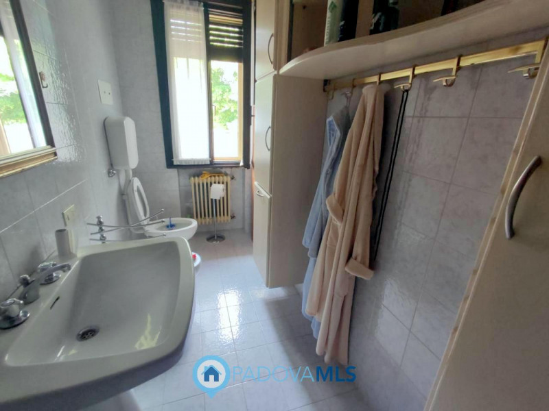 Immobile in esclusiva al Gruppo Padova MLS

Proponiamo in vendita nel quartiere di Carpanedo di A...