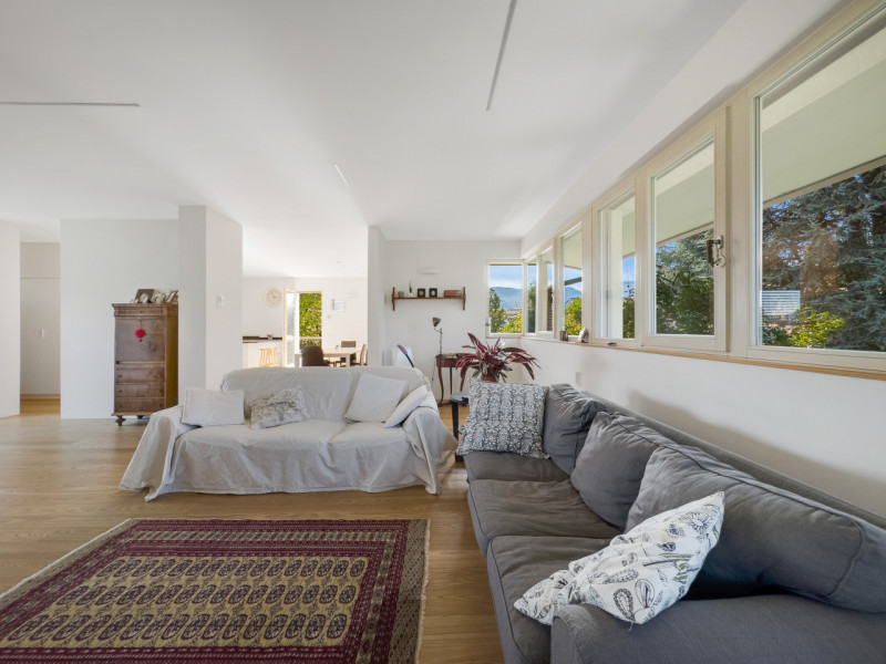 In una strada chiusa di una pregevole zona residenziale, vendiamo elegante villa moderna recentem...