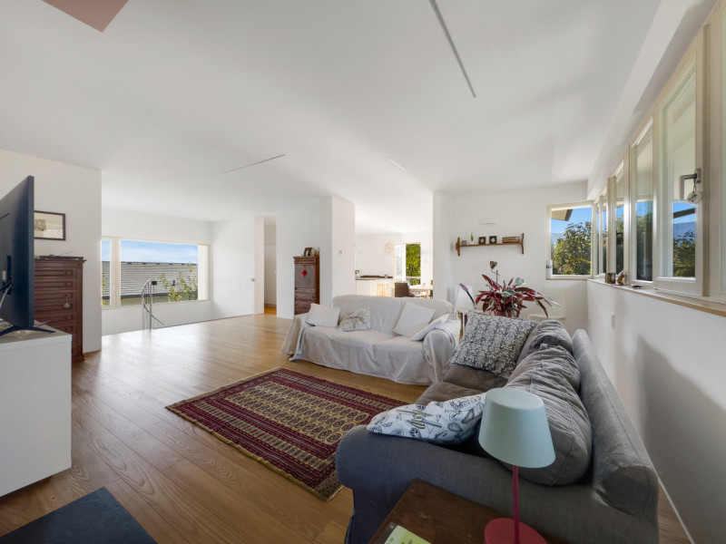 In una strada chiusa di una pregevole zona residenziale, vendiamo elegante villa moderna recentem...