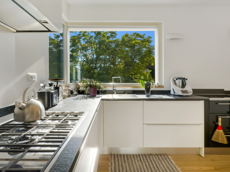 In una strada chiusa di una pregevole zona residenziale, vendiamo elegante villa moderna recentem...