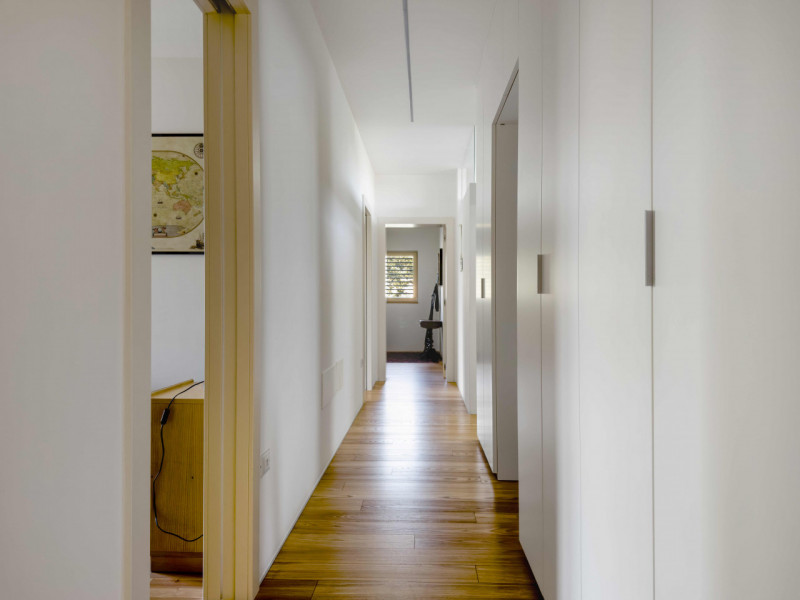 In una strada chiusa di una pregevole zona residenziale, vendiamo elegante villa moderna recentem...