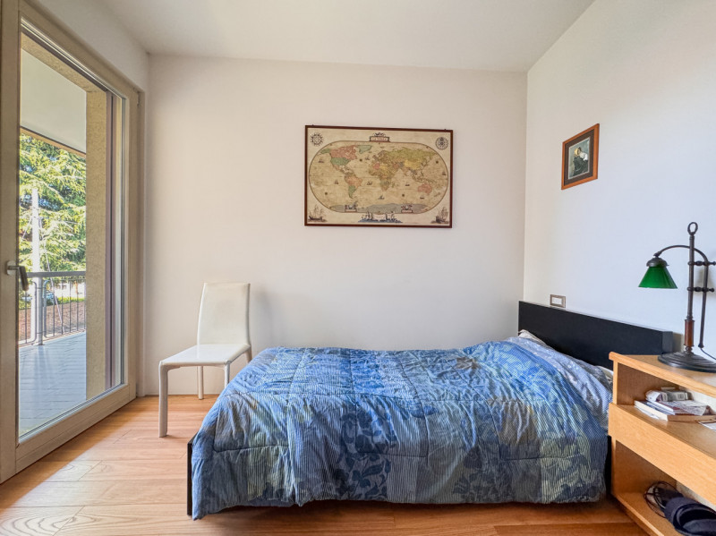 In una strada chiusa di una pregevole zona residenziale, vendiamo elegante villa moderna recentem...