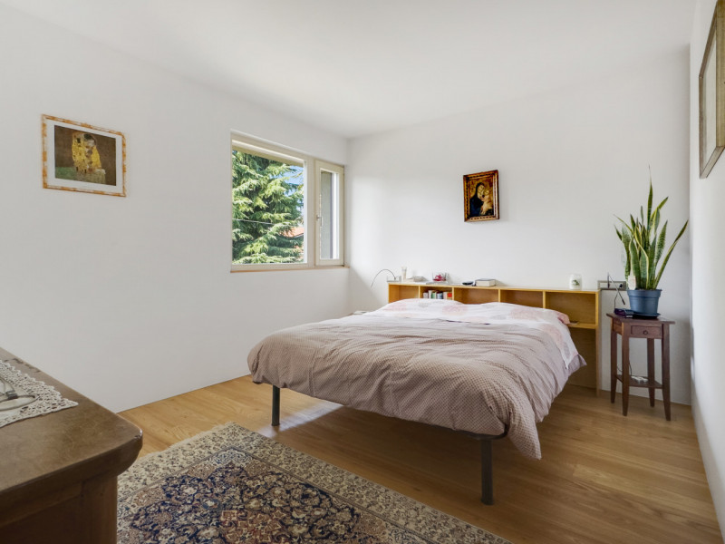 In una strada chiusa di una pregevole zona residenziale, vendiamo elegante villa moderna recentem...