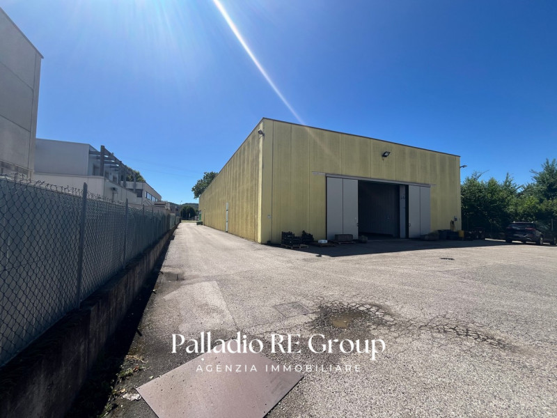 Scopri un'opportunità unica nel cuore della Zona Industriale di Altavilla Vicentina! 

Proponiamo...